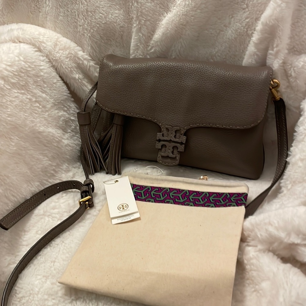 Tory Burch McGraw Fold-over crossbody. Silver maple EUC